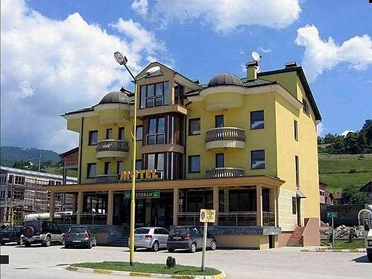 U pucnjavi jedna osoba teško ozlijeđena, policija traga za napadačem