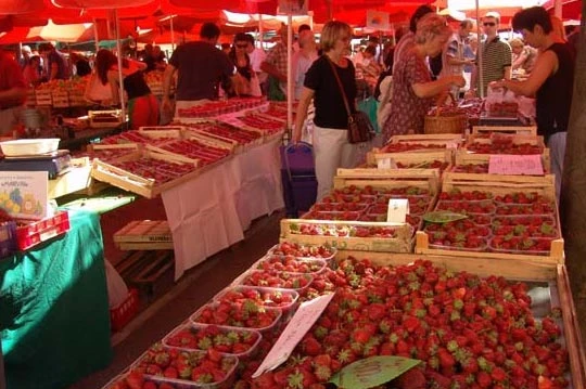 Prve domaće jagode na tržnici dosegle cijenu od vrtoglavih 10 KM