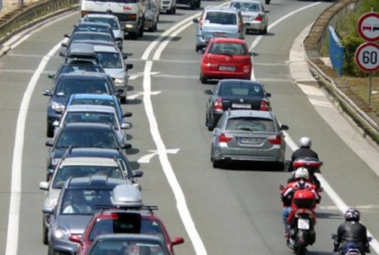 U četvrtom kvartalu 2011. godine cestovnim prometom prevezeno 96,1 posto putnika