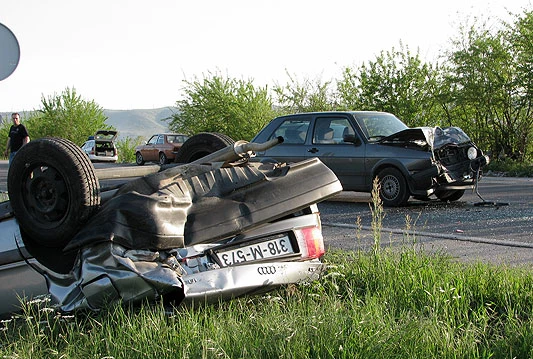 Ortiješ: Audi se od siline udarca prevrnuo na krov