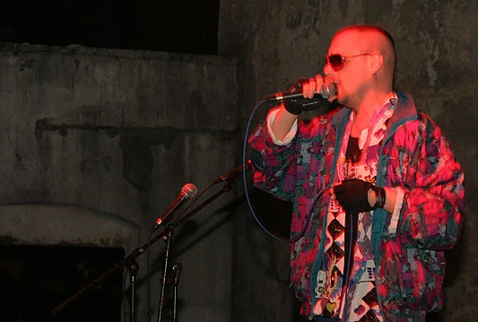 Shamso 69 za Bljesak.info: Brkovi muziciraju po taktovima nove ekonomije!