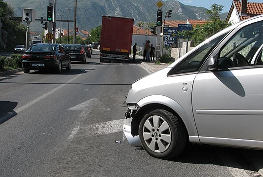 Na Bulevaru velike prometne gužve; U Centru 2 djevojčicu udarilo auto; Oborena dva biciklista