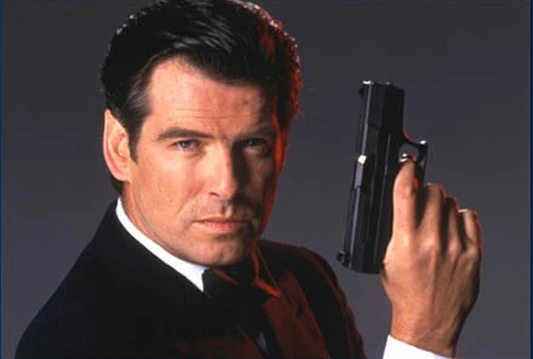 Pierce Brosnan je opet vladin agent, ali ne 007