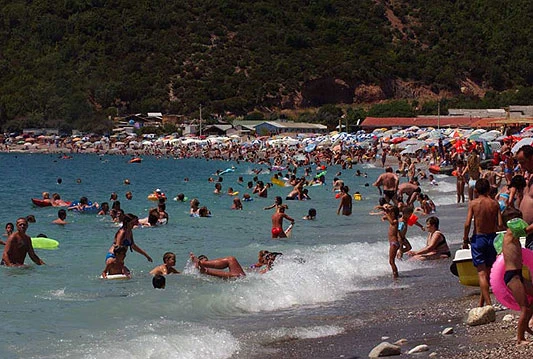 Turisti pohrlili u Crnu Goru