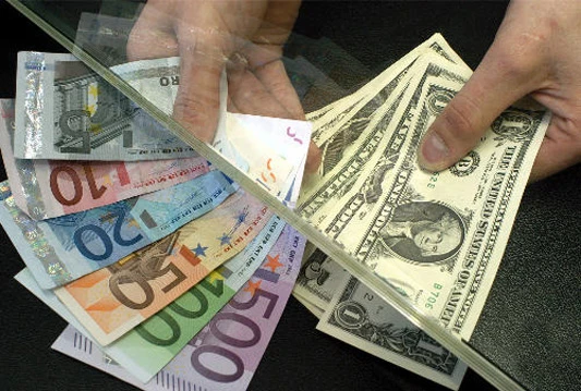 Euro pod pritiskom grčkog političkog kaosa