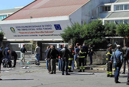 Učenici poginuli u eksploziji ispred škole