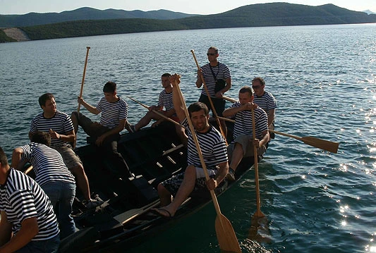 Porinuta neumska lađa