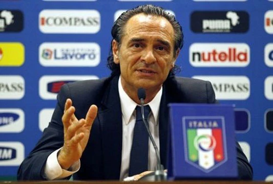 Prandelli skratio popis, Löew sa samo dvojicom izrazitih napadača
