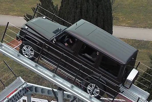 Mercedes G klase prkosi gravitaciji