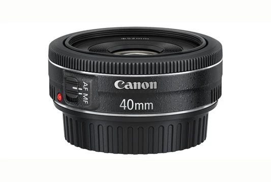 Canon EF-S 18-135mm f/3.5-5.6 IS STM i EF 40mm f/2.8 STM objektivi 