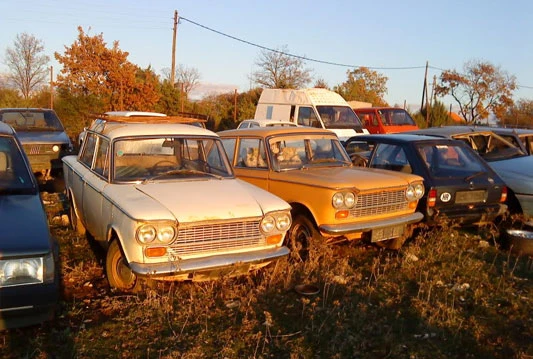Na autootpadima pronađeni ukradeni automobili, te automobili bez tablica