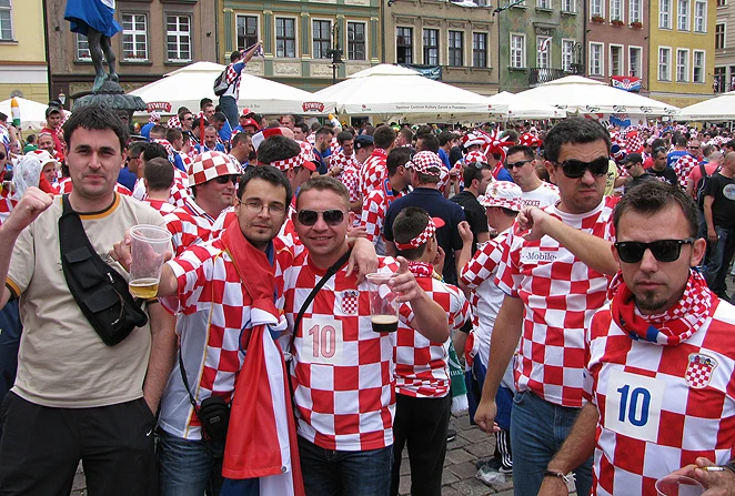 Hrvati i Španjolci zajedno pjevali i skandirali rezultat "due - due...!''