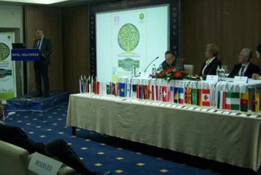 "Poticati sakupljanje, plantažni uzgoj i preradu ljekovitog bilja"