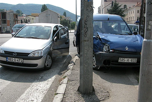 Lakši sudar po ćelopeku
