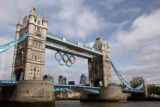 Otkriveni olimpijski krugovi na Tower Bridgeu