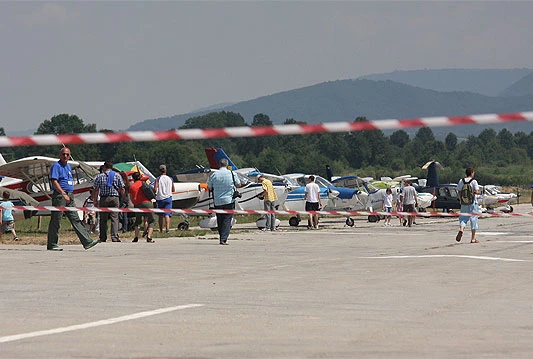 Udruženje avijatičara regije Tuzla ''Fenix'' svečano otvorili sportski aerodrom na Ciljugama