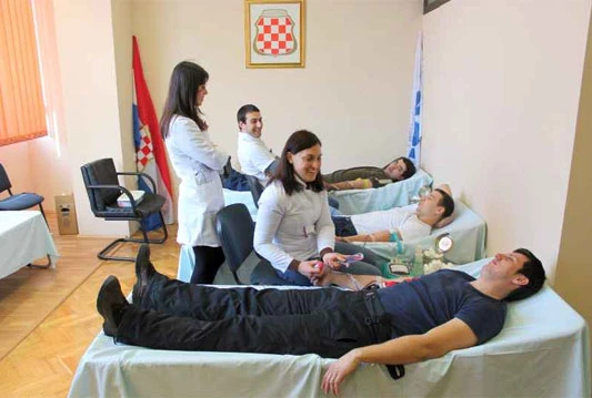 Dužnosnici Vlade HNŽ-a daju krv