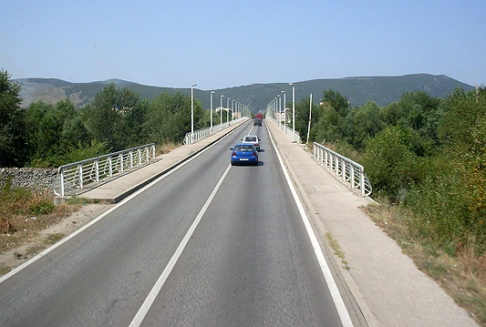 Vozač Golfa oborio pješaka: Jedna osoba smrtno stradala