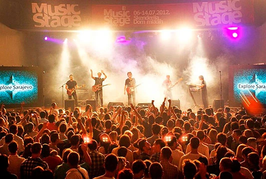 Bajaga i Instruktori nastupili na Sarajevo Music Stageu, večeras koncert grupe Hari Mata Hari