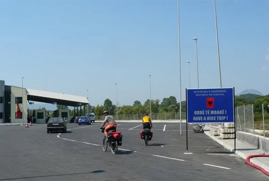 Na granici Albanije i Crne Gore vozilo naletjelo na minu, pet povrijeđenih