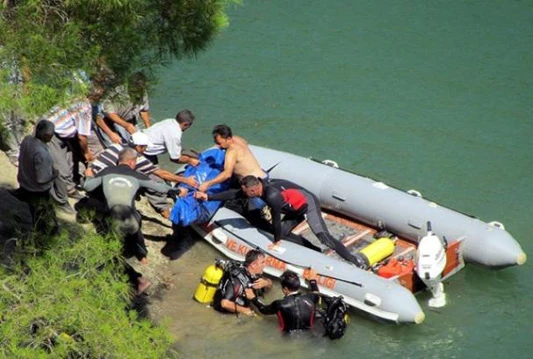 Na izletu osnovaca na jezero, troje mrtvih utapanjem