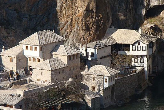 Mještani protiv skidanja stare ploče i stavljanja nove s turskim natpisom