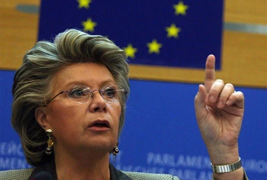 Reding: Njemačke kompanije moraju učiniti više za spas Eura