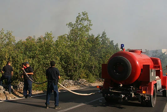 Sedam požara i tri ozlijeđena vatrogasca