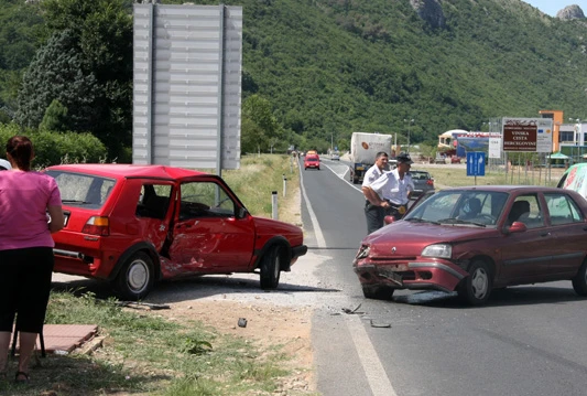  Teška prometna nesreća na putu Ljubogošta - Podromanija