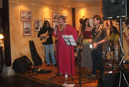 Sinoć sefard jazz koncert, večeras predstava ''Rodjaci''