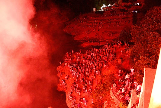 Za kraj: Koncert Zostera, bakljada i skokovi u ponoć