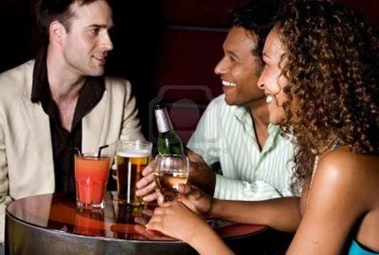 Alkohol stvarno pomaže u druženju