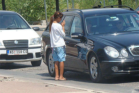 Prosjačenje romske djece na mostarskim ulicama još uvijek bez rješenja