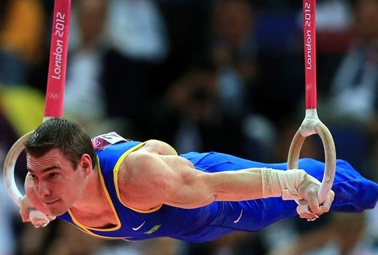 Brazilac sa zlatom u rukama na krugovima
