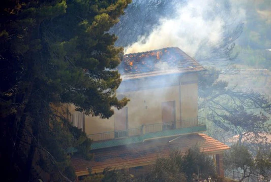 Siciliju pustoše požari, ozlijeđene 2 osobe