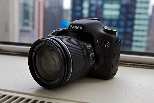 Canon predstavio novi firmware za EOS 7D