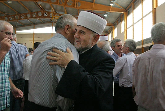 Muslimani jedinstveni oko temeljnih pizanja vjere, ali se razlikuju u njenim tumačenjima