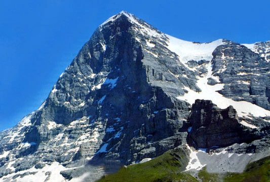 Alpinist i base-jumper smrtno stradali u švicarskim Alpama
