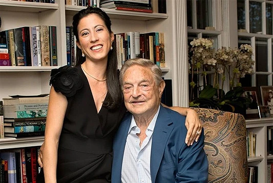 Multimilijarder Soros (82) zaručio se s dvostruko mlađom partnericom