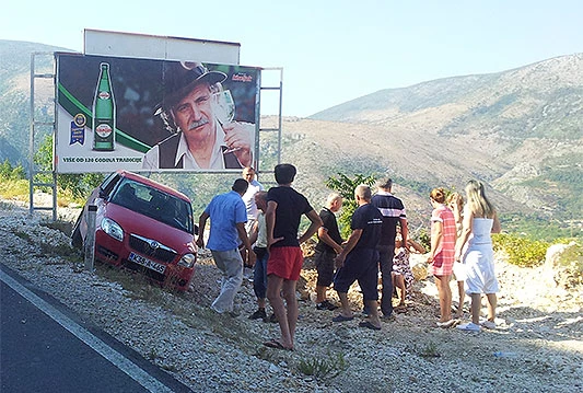 Žovnica: U prevrtanju automobila dvoje ozlijeđenih