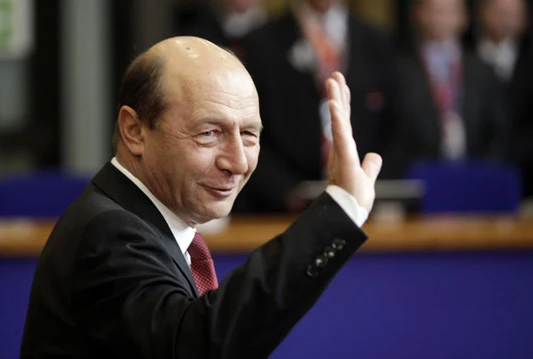 Referendum poništen, Basescu ostao predsjednik
