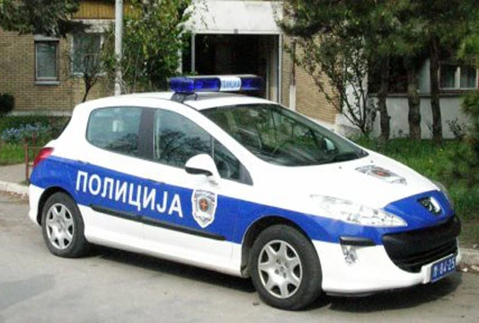 Huligani uništavali hrvatske reklame u Vojvodini