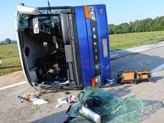 U prevrtanju autobusa ozlijeđeno 35 osoba, od kojih oko 30 djece