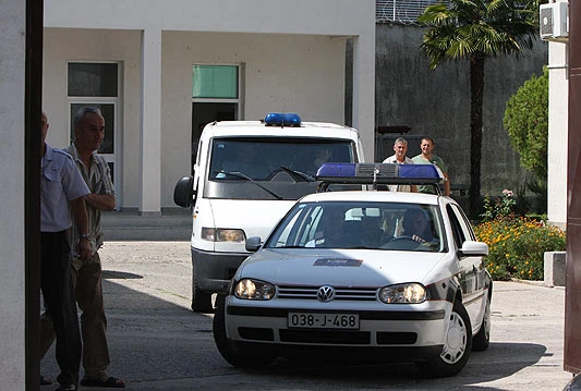 Bjegunac iz mostarskog zatvora uhićen kod Gradačca u ukradenom automobilu