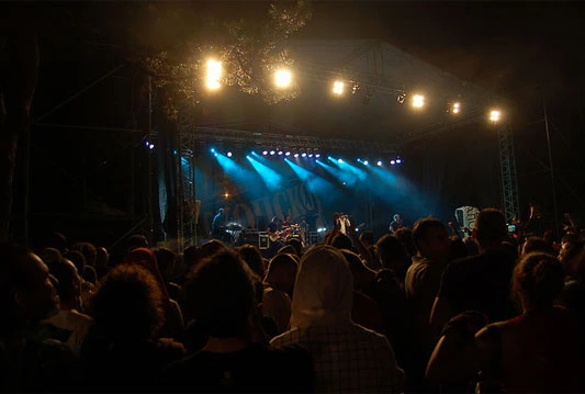 Rock glazbenici iz Mitrovice i Mostara na velikom rock koncertu u gradskom parku Školka u Skoplju