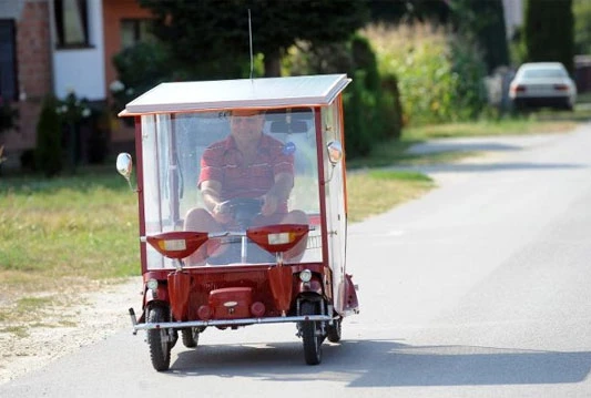 Za 2 500 KM napravio auto na solarni pogon