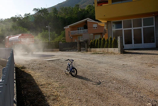 Mještani Vihovića na rubu živaca: Blokadom ceste do rješenja problema