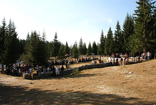 Na Kedžari služena misa za poginule duhandžije