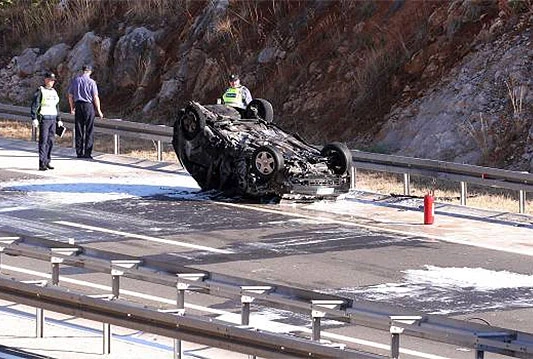 Dvoje poginulih i troje ozlijeđenih u prevrtanju Golfa na autocesti