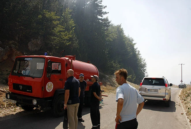 Mostarski vatrogasci poslali cisternu u Jablanicu, intervencija u naselju Zijemlje